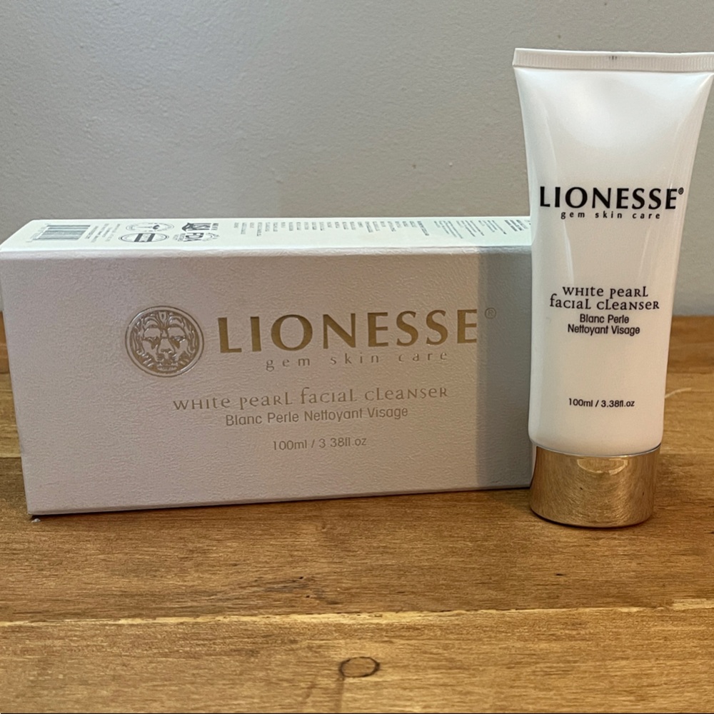Lioness White Pearl Cleanser - Gold and White